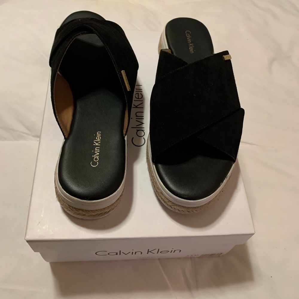 Size 9.5 slightly used (Calvin Klein) very comfortable